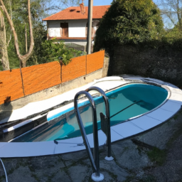 Réparez les dommages de votre piscine rapidement et efficacement avec un service professionnel Carvin